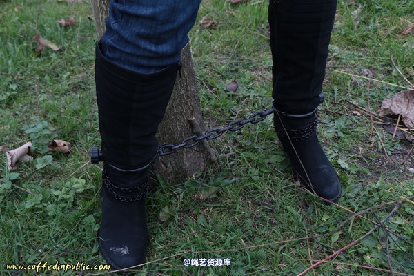 girlsinsteel - Public neckcuff 第 60 张图片