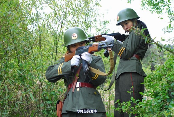 唯美之家 - 外拍军装三模特 第 252 张图片