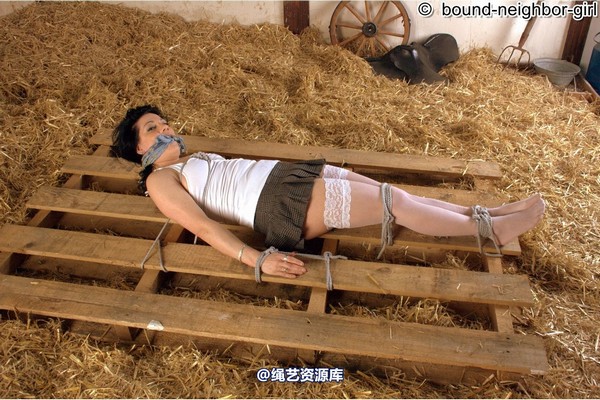 bound-neighbor-girl - Bondage in the barn with Trixi Part 3 第 33 张图片