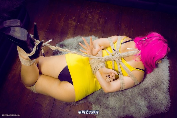 limitedaudience - 2013 elle hogtie tamed 第 21 张图片