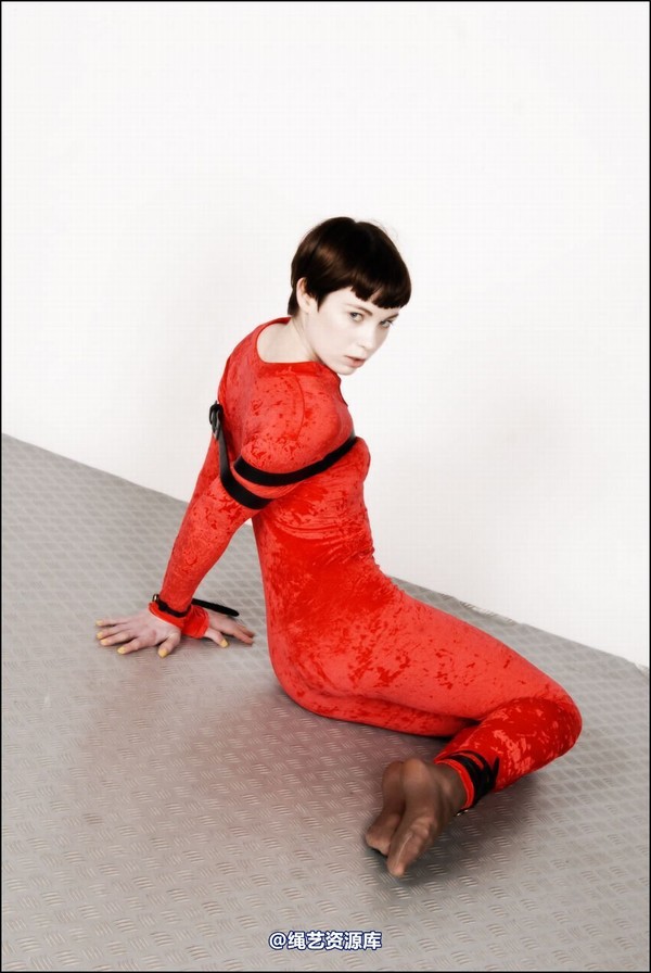simplytied - Fawnya Red catsuit 第 7 张图片