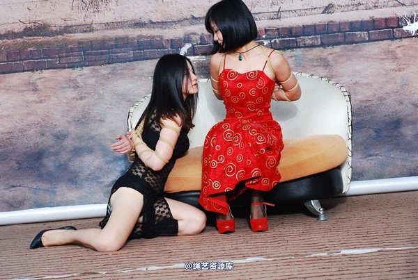 唯美之家 - 美女双缚 第 72 张图片