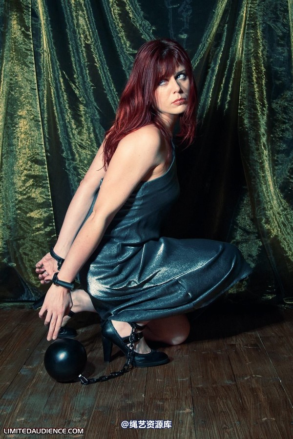 limitedaudience - 2010 scarlett in ball and chains 第 10 张图片