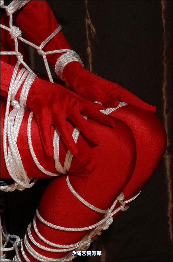 simplytied - Lou in red catsuit 第 24 张图片