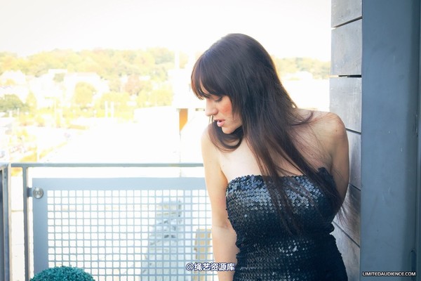 limitedaudience - 2012 sapphire handcuffed on balcony 2 第 24 张图片