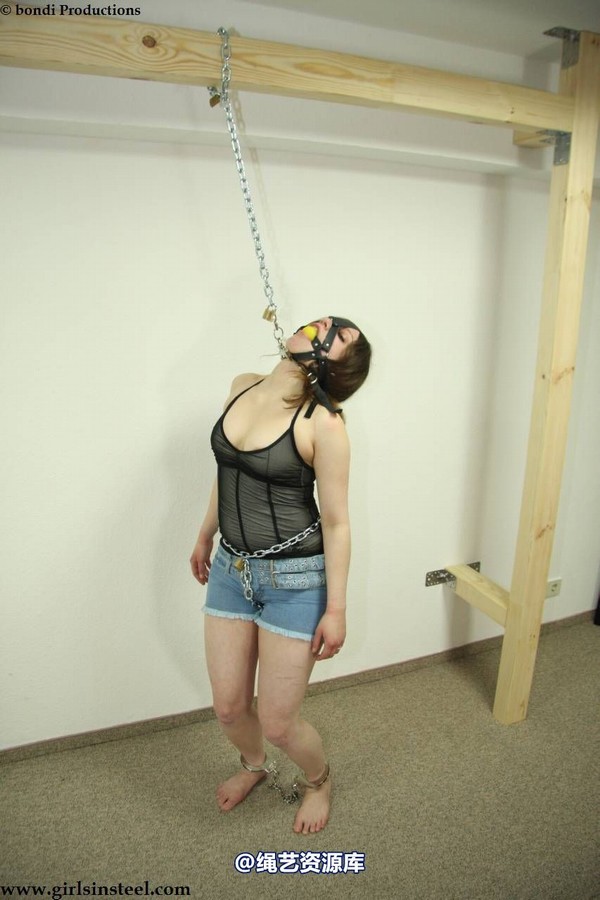 girlsinsteel - Bondage lover Kelly handcuffed 第 114 张图片