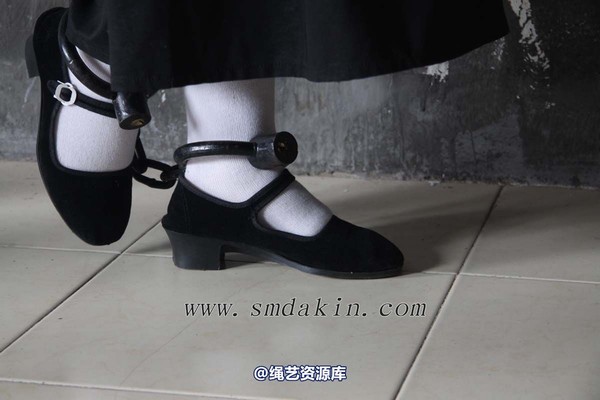锐度主张 - 黑布鞋白袜镣铐模特：小芳 第 29 张图片