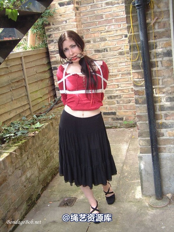 bondagebob - Lydia Tied Outdoors 第 49 张图片