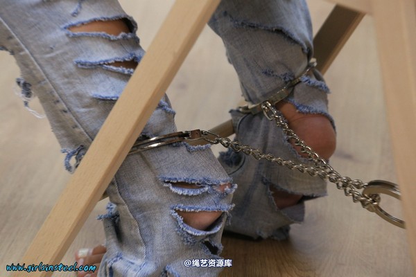 girlsinsteel - Hot jeans girl cuffed on a chair 第 46 张图片