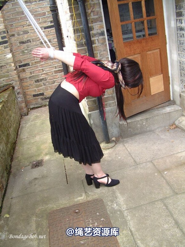 bondagebob - Lydia Tied Outdoors 第 68 张图片