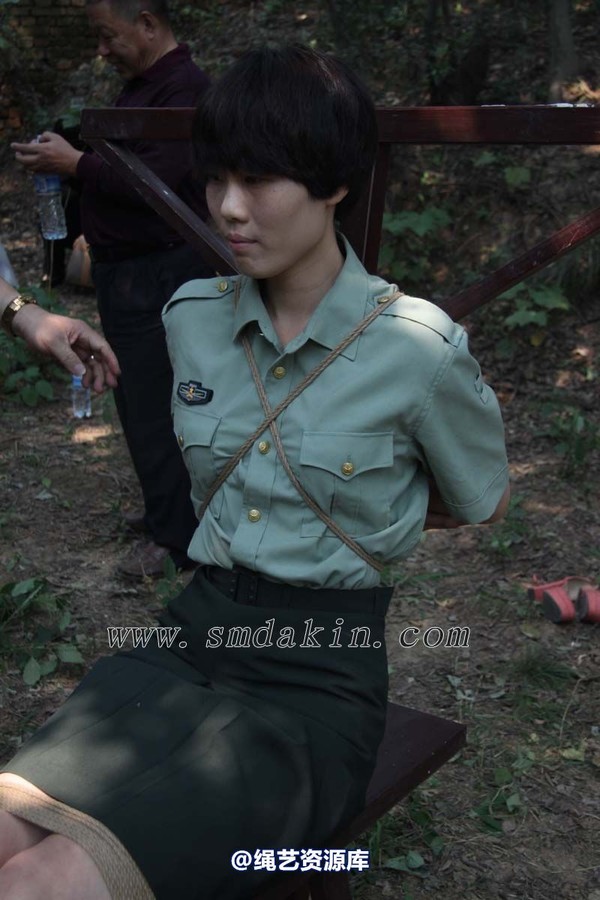 锐度主张 - 第六届锦绣江南-军服老虎凳模特：碧菡 第 34 张图片