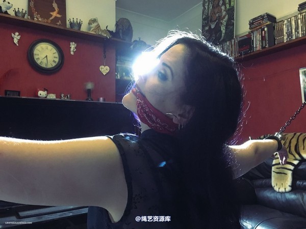 limitedaudience - 2015 caroline pierce spread and kneeling 第 37 张图片