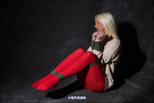 simplytied - Blonde in red tights 第 16 张图片