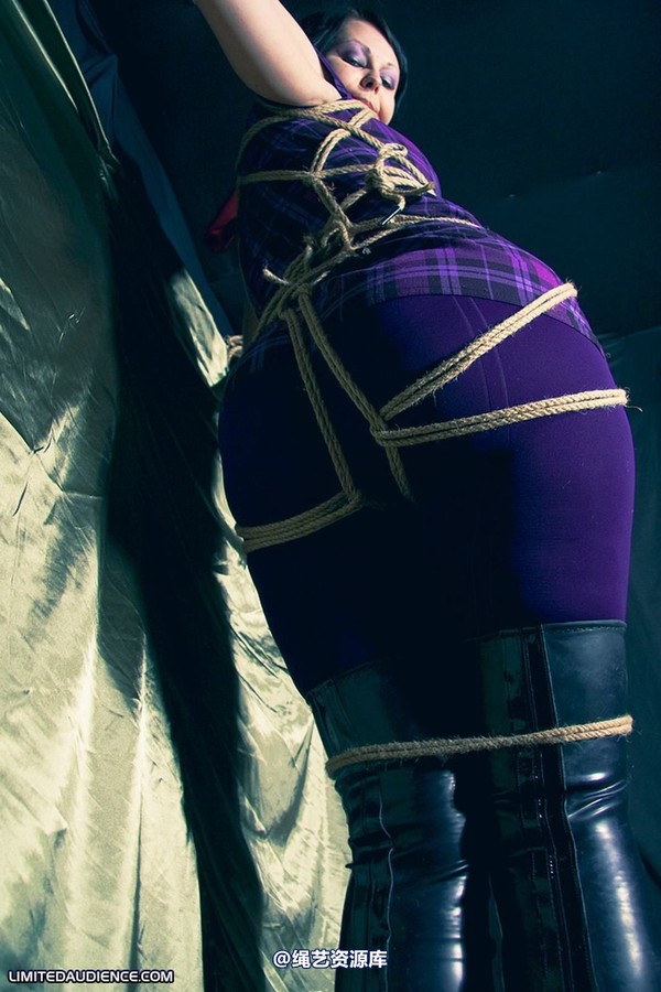 limitedaudience - 2010 deception bound tightly 2 第 33 张图片