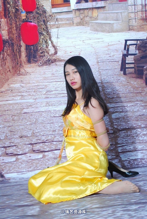 唯美之家 - 新模萧萧黄礼服 第 82 张图片