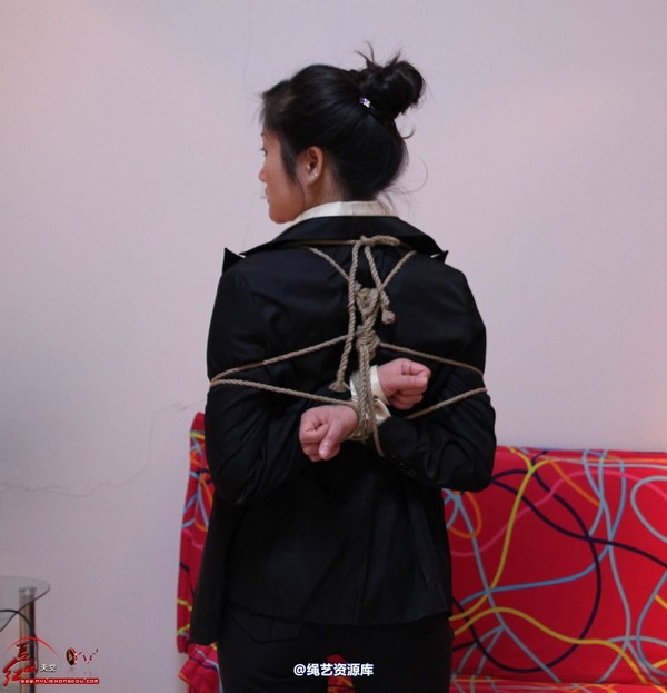 红豆的天空 - 会员水域约拍作品分享 黑西装 第 1 张图片