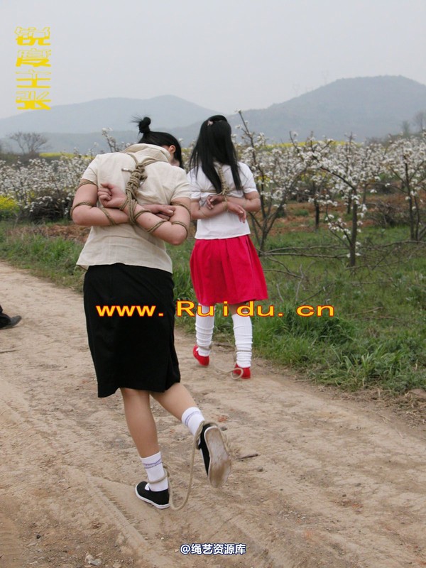 锐度主张 - 婷婷和寒冰走在乡间小路上 第 57 张图片