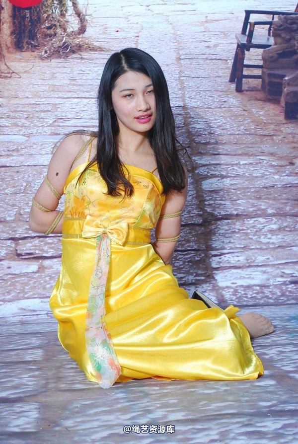 唯美之家 - 新模萧萧黄礼服 第 48 张图片