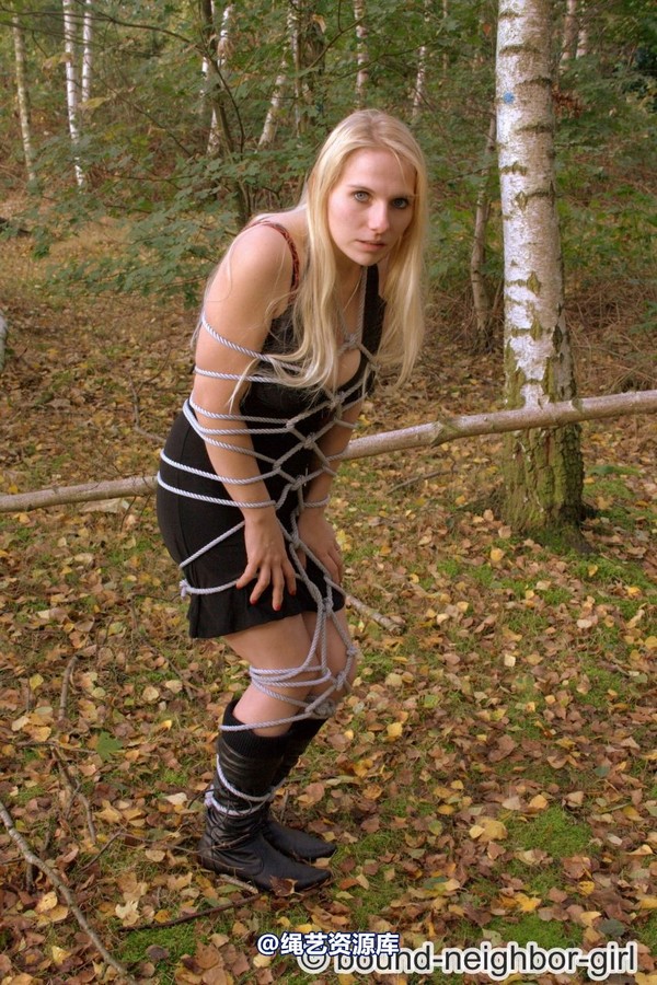 bound-neighbor-girl - Bambi - Surprised in the forest 第 24 张图片