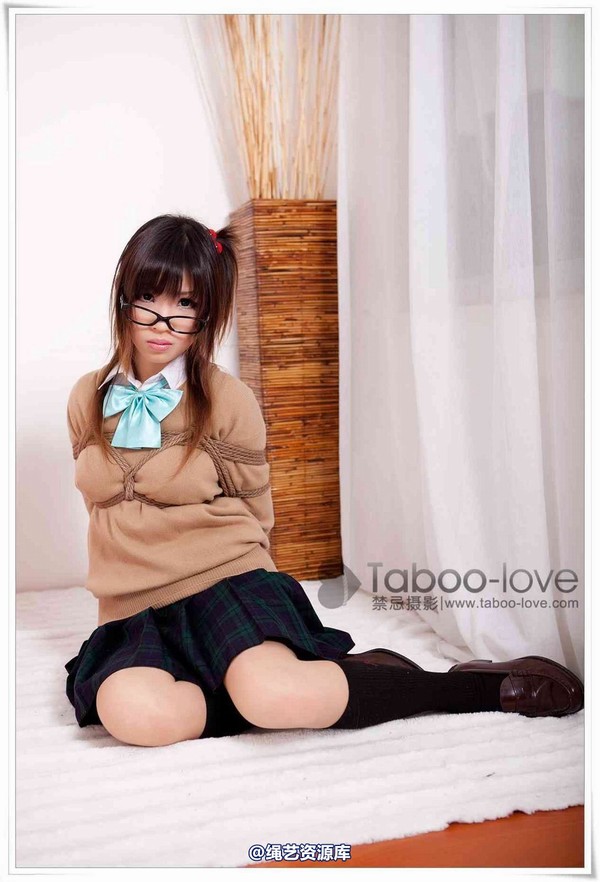 禁忌摄影 - No.040 小�� �W生制服眼�R娘 第 17 张图片