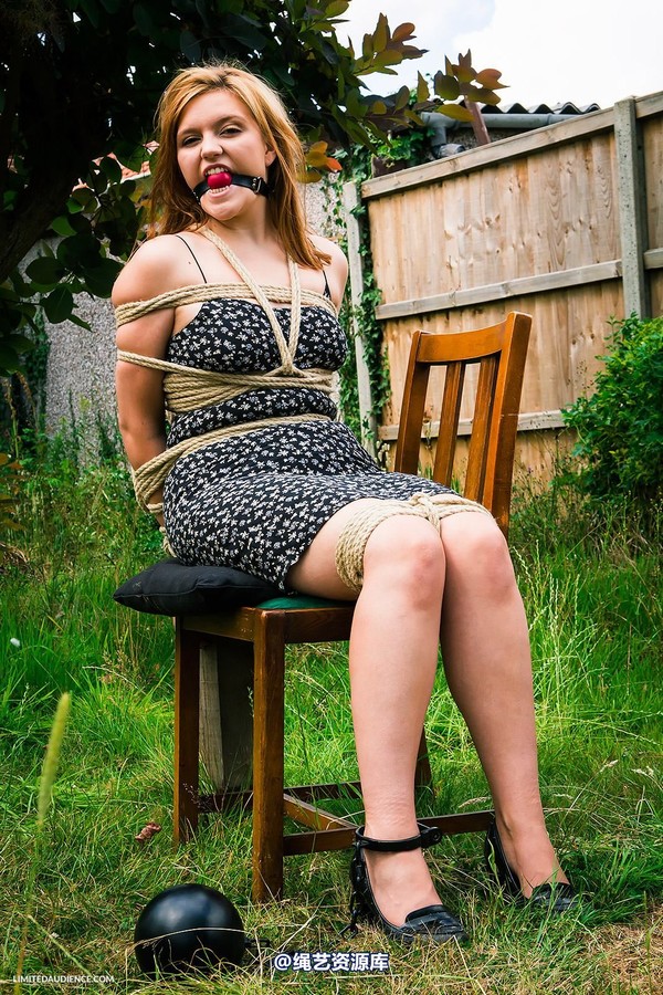 limitedaudience - 2013 bryony fuller chair to be pulled out 第 4 张图片