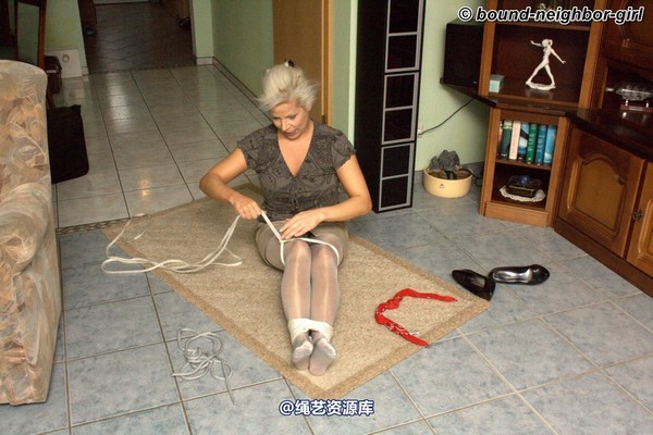 bound-neighbor-girl - Elena - Tied at home 2 第 31 张图片
