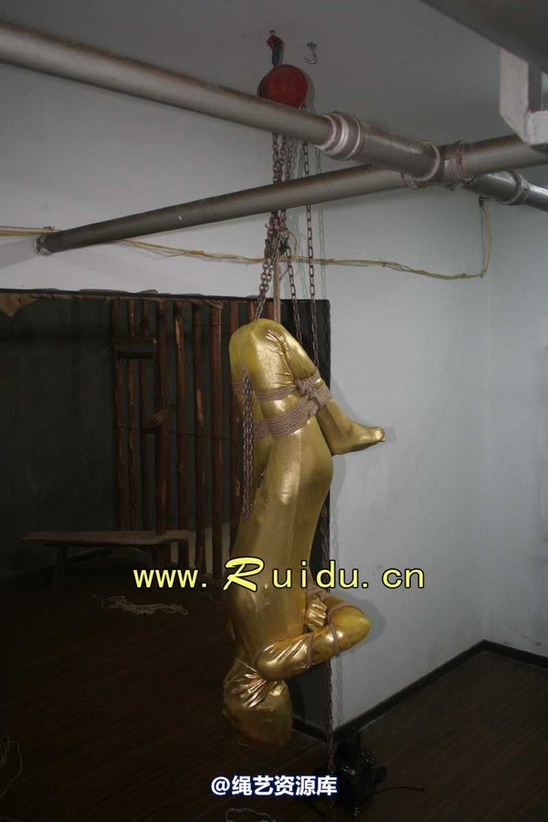 锐度主张 - 20070921第34期 影片胶衣紧缚悬吊图片 第 171 张图片