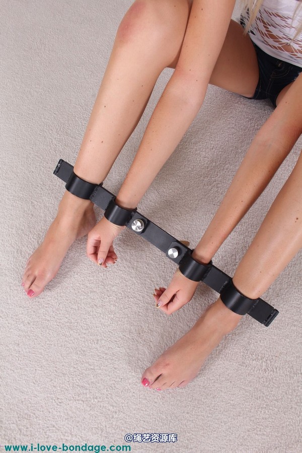 girlsinsteel - Heavy steel pillory 第 34 张图片