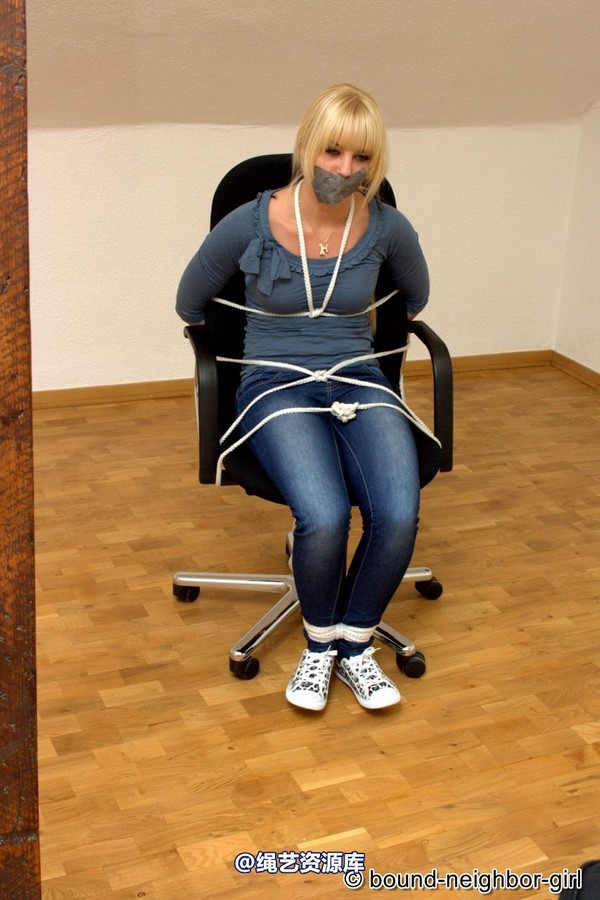 bound-neighbor-girl - Janine A - bondage games in the office 1 第 54 张图片
