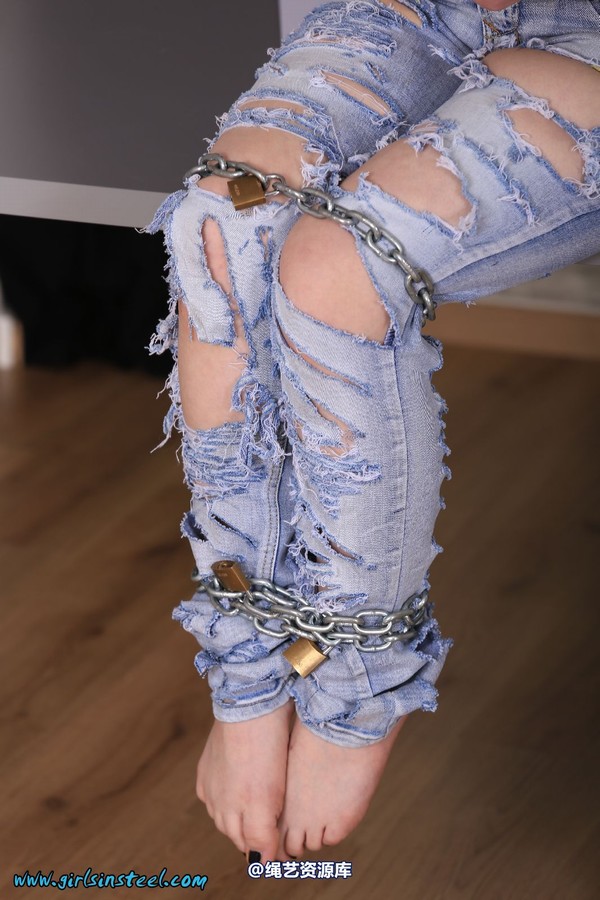 girlsinsteel - Cowgirl Lisa hogcuffed 第 54 张图片