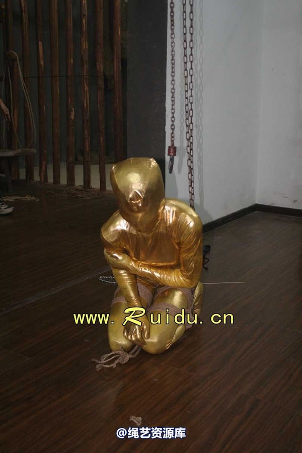 锐度主张 - 20070928第35期 影片胶衣紧缚悬吊图片 第 156 张图片