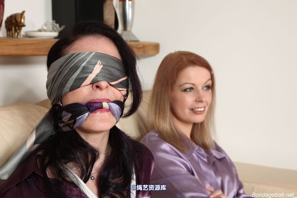 bondagebob - Caroline Pierce Who's Hotter 第 233 张图片