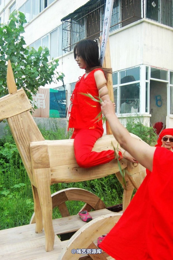 mj影视 - 血的代价-红罪衣刑场木驴斩－梅晓芳2013-08-26 第 71 张图片