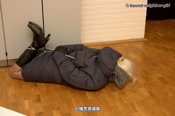 bound-neighbor-girl - Elena - Tied up at the office 第 39 张图片