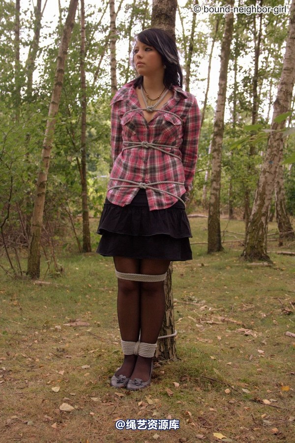bound-neighbor-girl - Nadine - Adventure in the woods part 1 第 20 张图片