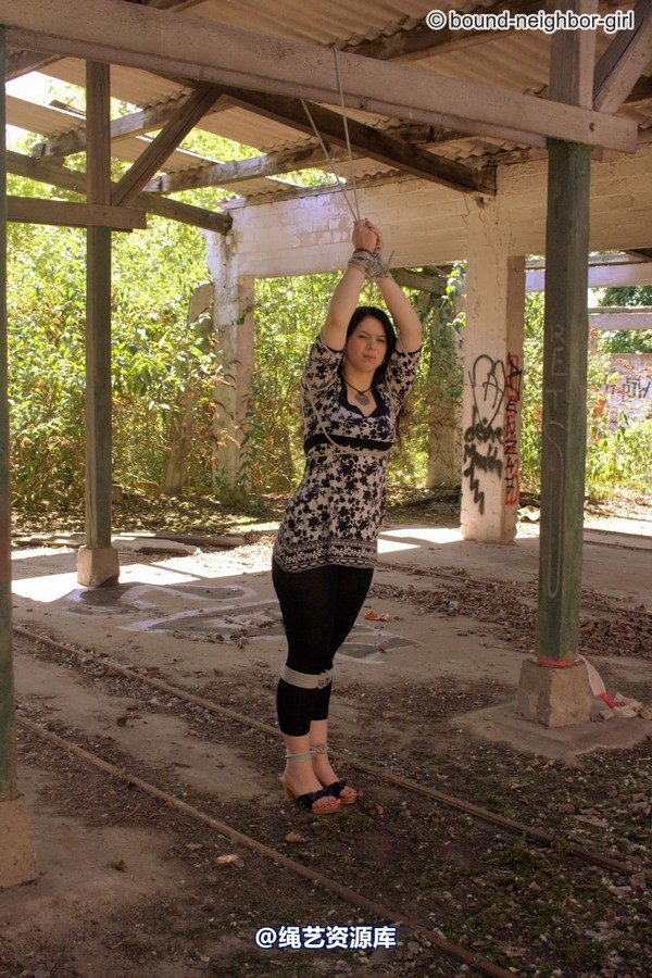 bound-neighbor-girl - Jasmin - Tied up in the ruins 2 第 21 张图片
