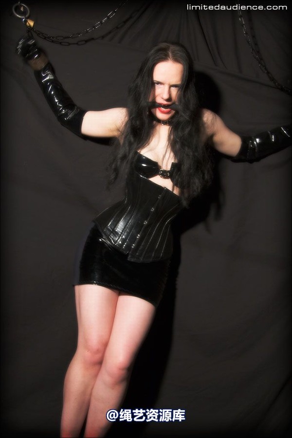 limitedaudience - 2007 rebekka raynor dominatrix bound 第 27 张图片