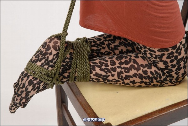 simplytied - Jinx chair semi hogtie 第 20 张图片