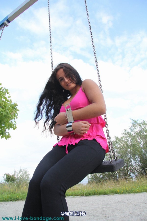 girlsinsteel - Cuffed at the playground(1) 第 63 张图片