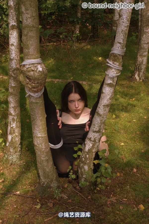 bound-neighbor-girl - Tanja - Tied up in the forest 2 第 6 张图片