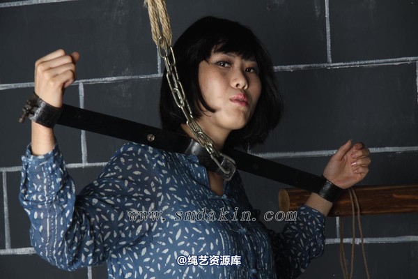 锐度主张 - 女囚黑铁枷模特：碧菡 第 28 张图片