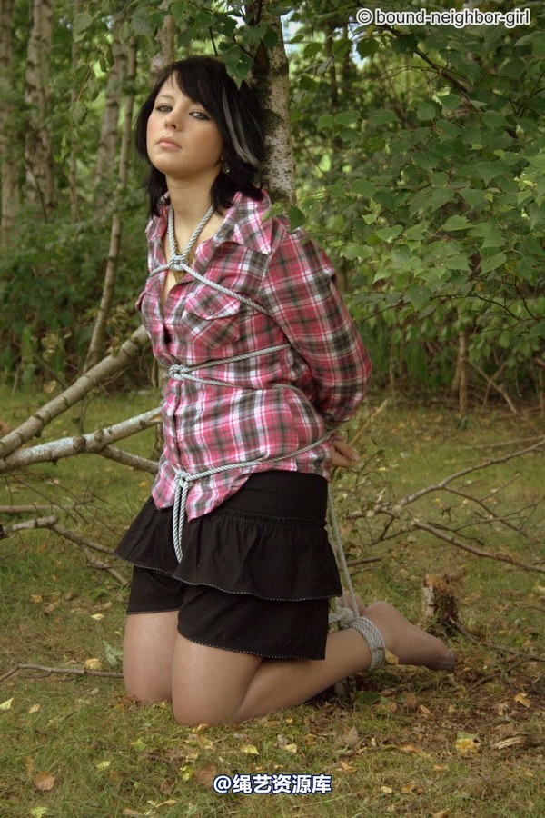bound-neighbor-girl - Nadine - Adventure in the woods part 2 第 23 张图片