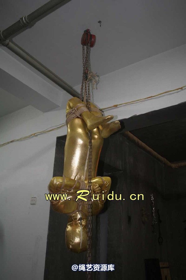 锐度主张 - 20070921第34期 影片胶衣紧缚悬吊图片 第 142 张图片
