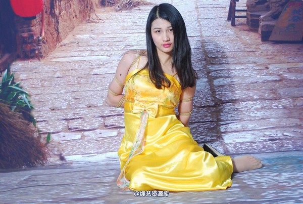 唯美之家 - 新模萧萧黄礼服 第 73 张图片