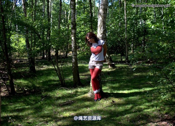 bound-neighbor-girl - Guest Helena - Tied up in the forest Part 1 第 10 张图片