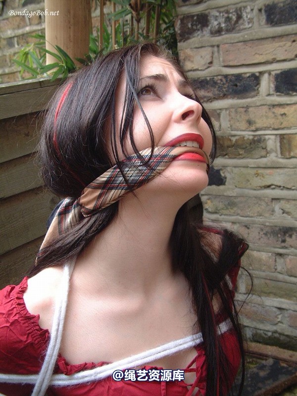 bondagebob - Lydia Tied Outdoors 第 39 张图片