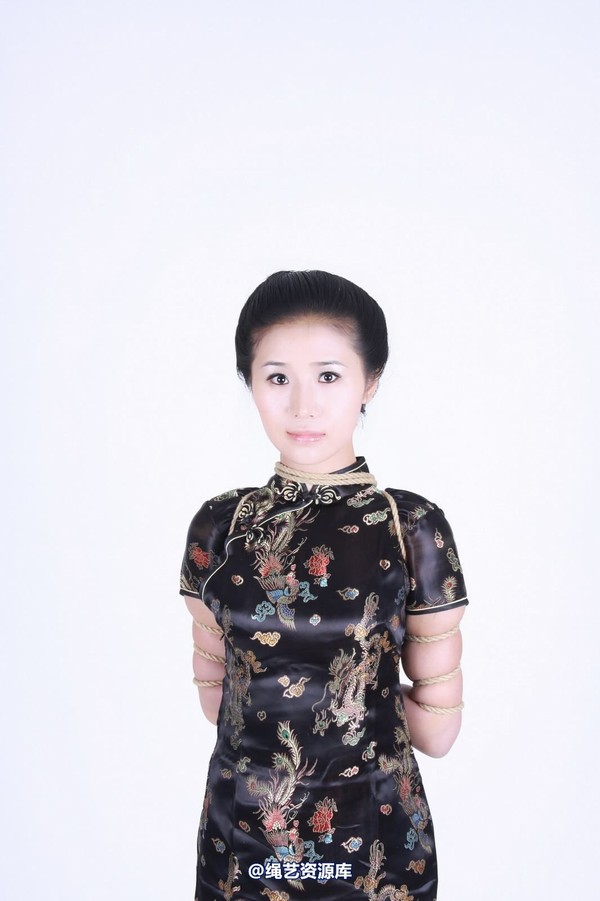 神艺缘 - 133-表面正统骨子风情美女旗袍五花 第 30 张图片