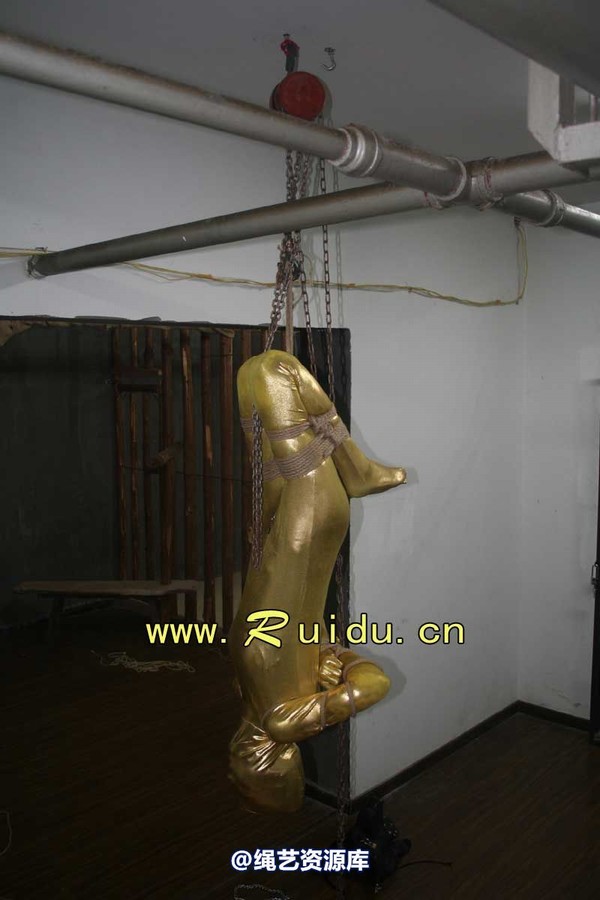 锐度主张 - 20070921第34期 影片胶衣紧缚悬吊图片 第 175 张图片