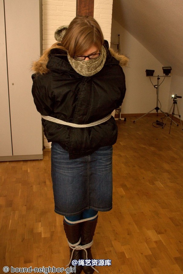 bound-neighbor-girl - Guest Melissa - Wintry robbery 第 67 张图片