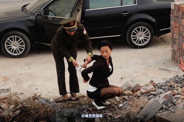 mj影视 - 倾心罪恶红唇1 第 383 张图片